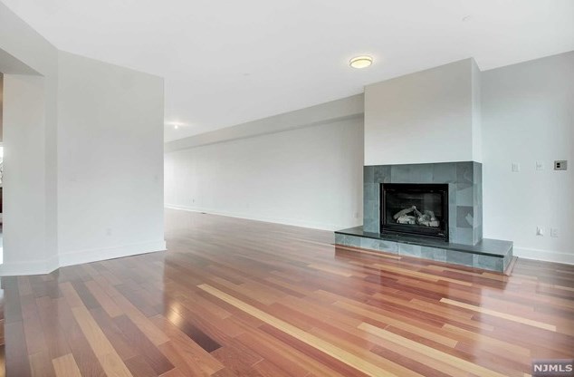 1 Vela Way, Edgewater, NJ 07020