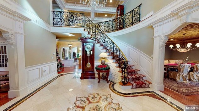 29 Bramshill Dr, Mahwah, NJ 07430