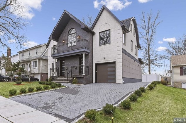1010 Elm Ave, Ridgefield, NJ 07657