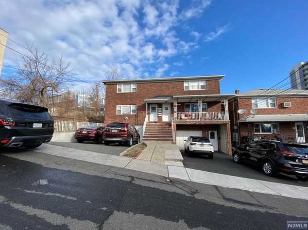 195 Wheeler St, Cliffside Park, NJ 07010