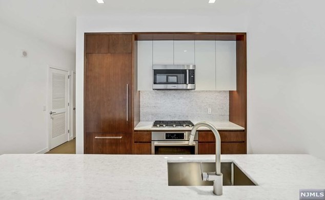 75 Park Ln #323, Jersey City, NJ 07310