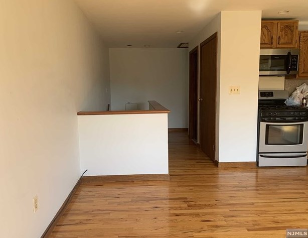 412 Van Luyn Ter, Saddle Brook NJ  07663-6115 exterior