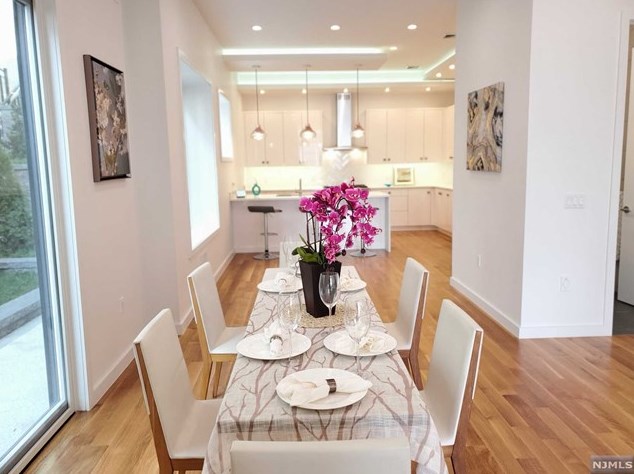 712 Undercliff Ave, Edgewater, NJ 07020