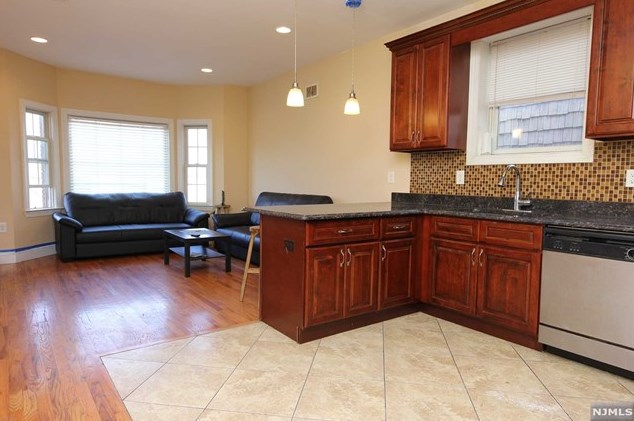 106 Western Ave, Jersey City NJ  07307-4313 exterior