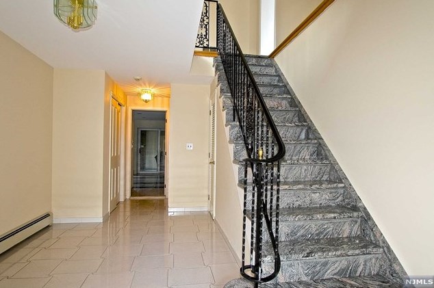 74 Salvatore Ct, Elmwood Park, NJ 07407