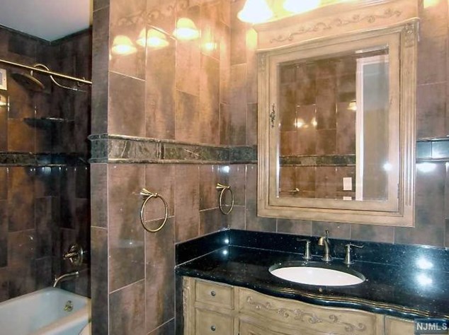 7000 Boulevard Apt 31e, West New York, NJ