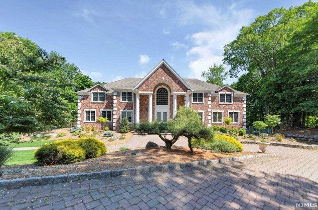878 Ridgeview Way, Franklin Lakes, NJ 07417