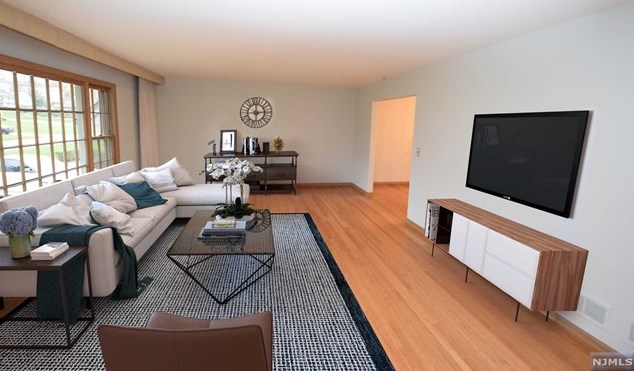 38 Douglas Dr, Hillsdale, NJ 07642-1005