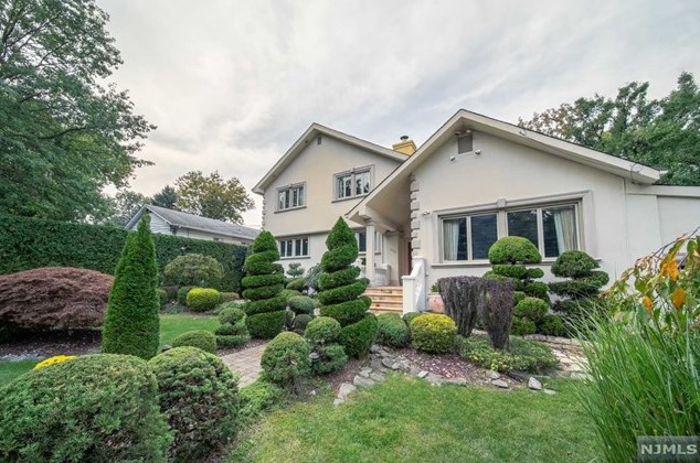 254 Westervelt Pl, Englewood, NJ 07632-1633