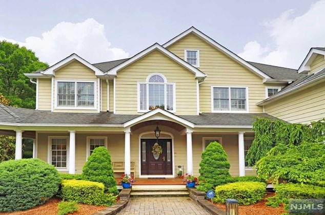 10 Riverview Ln, Ho Ho Kus, NJ 07423