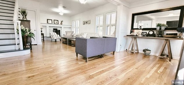 45 Hill Rd, Westwood, NJ 07677-8337