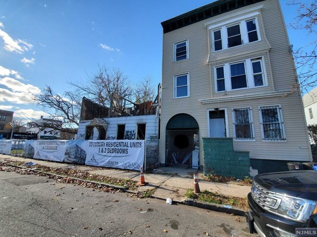 391 18th St, Newark, NJ 07103-1318