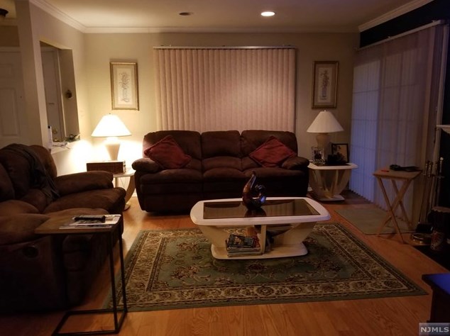5 Quail Ct, Englewood, NJ 07631