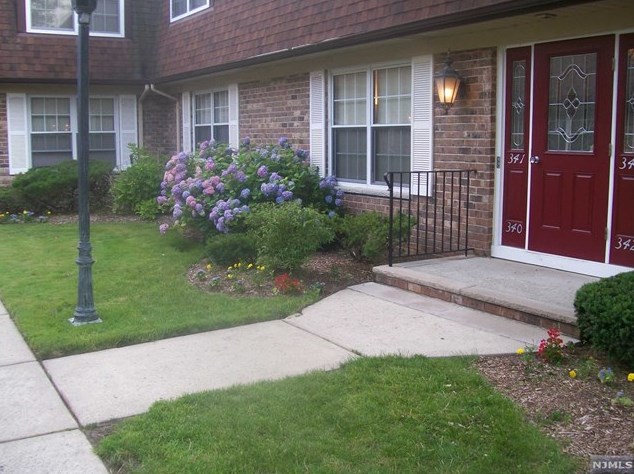 305 Sutton Pl #305, Norwood, NJ 07648
