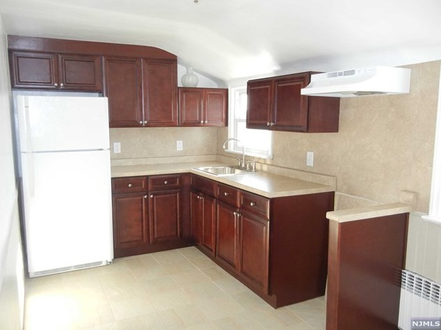 86 Martha Ave #2nd Floor, Elmwood Park, NJ 07407