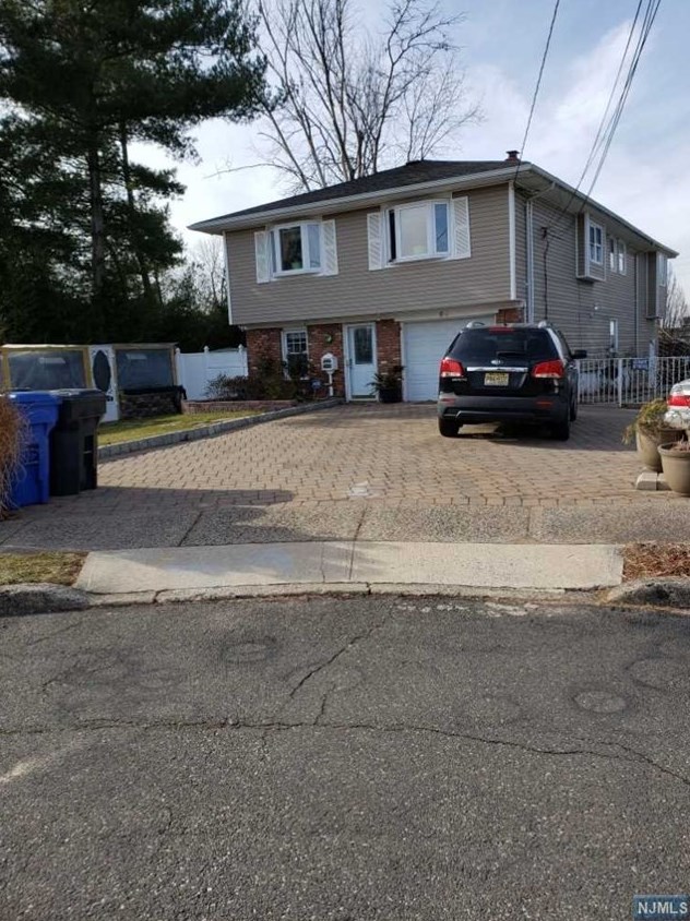 94 Lake Ct, Englewood, NJ 07631