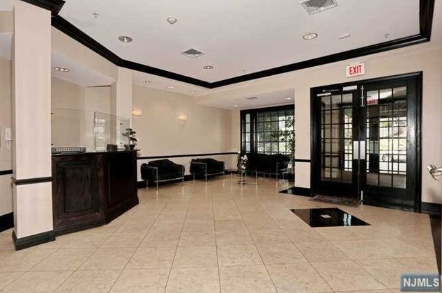 323 Willow St #3b, Teaneck, NJ 07666