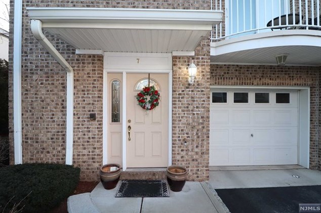 630 Valley Brook Ave #7, Lyndhurst, NJ 07071