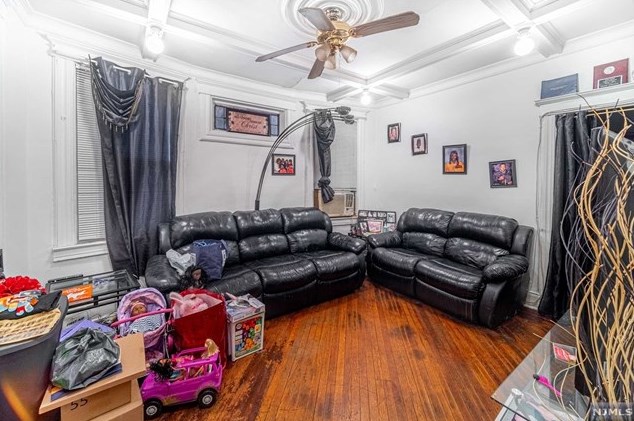 165 Wegman Pkwy, Jersey City, NJ 07305-3314