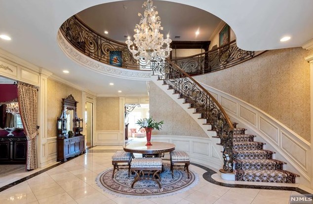 205 Vaccaro Dr, Cresskill, NJ 07626