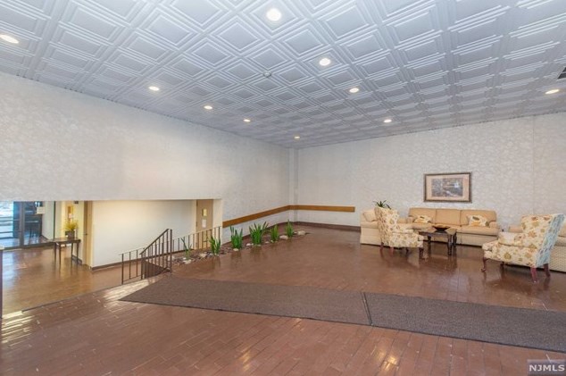 521 Piermont Ave #321, Westwood, NJ 07675