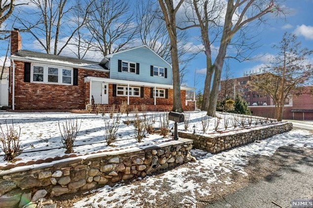 25 Hegeman Ave, Westwood, NJ 07675-2528