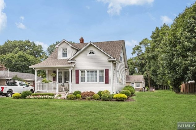 76 Weinmanns Blvd, Wayne, NJ 07470