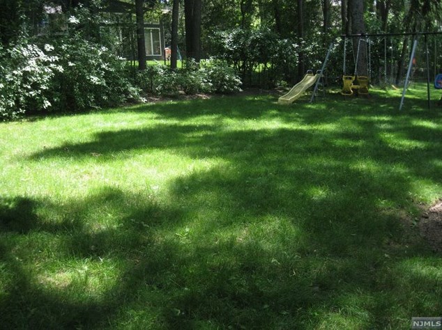 1327 Hastings St, Teaneck, NJ 07666