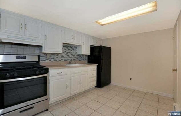 156 Pine St, Cliffside Park NJ  07010-1018 exterior