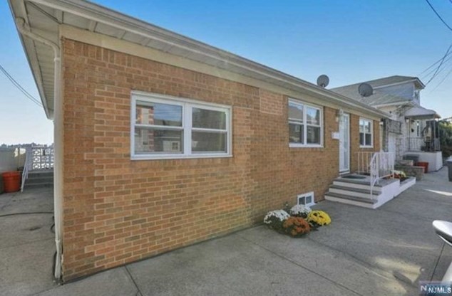 156 Pine St, Cliffside Park NJ  07010-1018 exterior