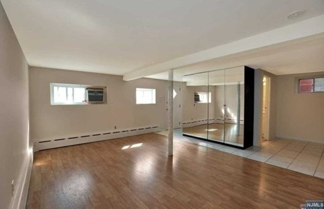 156 Pine St, Cliffside Park NJ  07010-1018 exterior