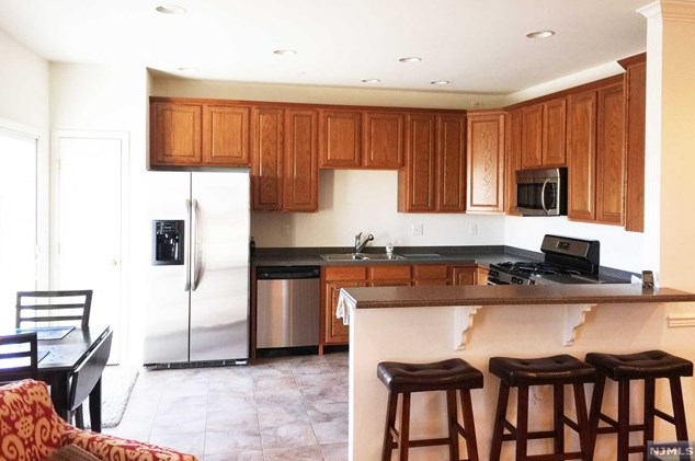 35 Forshee Cir, Montvale, NJ 07645