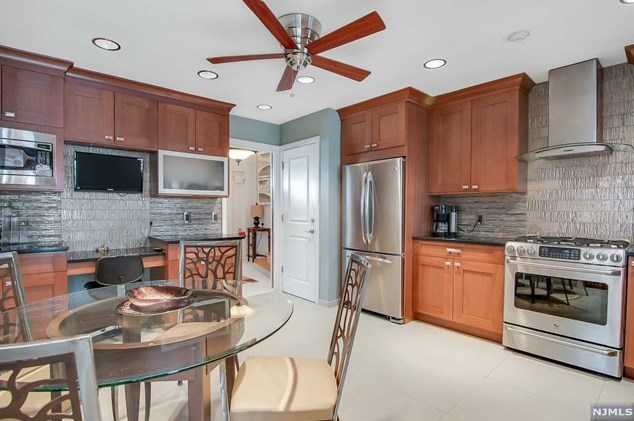 262 Harmon Ave, West Fort Lee, NJ 07024-5262