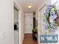 15-4 Tamaron Dr, Waldwick, NJ 07463-1162