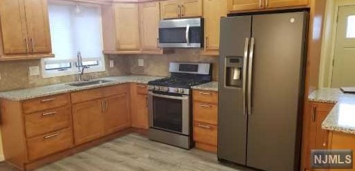 410 Roff Ave #1st Floor, Palisades Park, NJ 07650