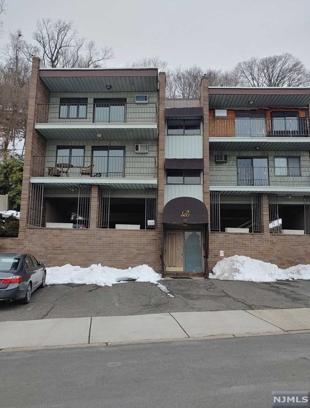 148 Undercliff Ave, Edgewater, NJ 07020