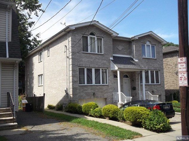 327 1st St #a, Palisades Park, NJ 07650