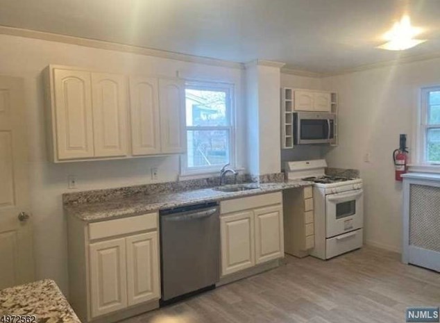 18 Maple Ave, Waldwick, NJ 07463