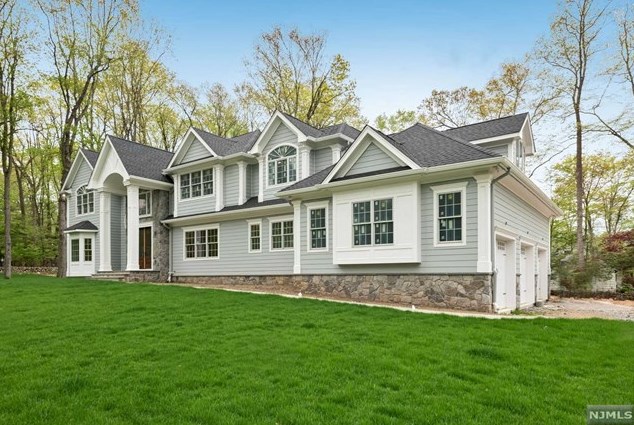 24 Robin Ridge Rd, Upper Saddle River, NJ 07458