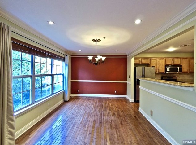 208 Blue Heron Dr, Secaucus, NJ 07094