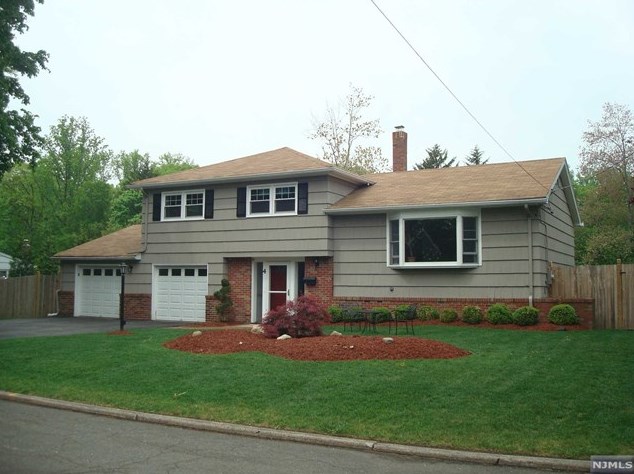 4 Willow Ct, Park Ridge, NJ 07656