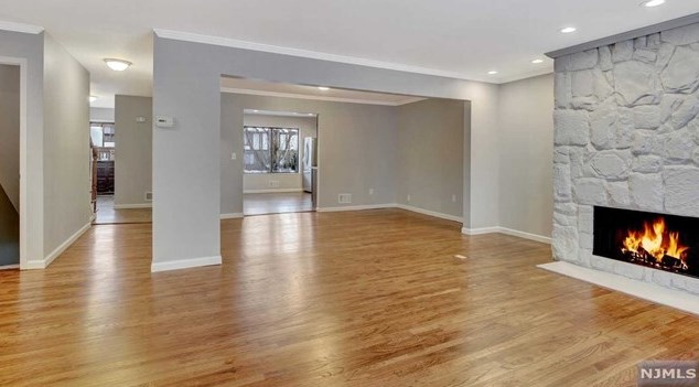 8 Holiday Ct, Westwood NJ 07675-5708 exterior