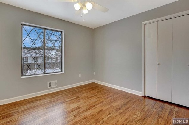 8 Holiday Ct, Westwood NJ 07675-5708 exterior