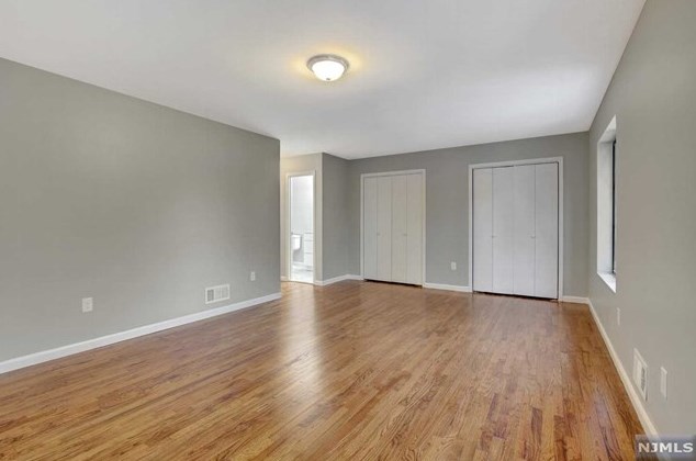 8 Holiday Ct, Westwood NJ 07675-5708 exterior