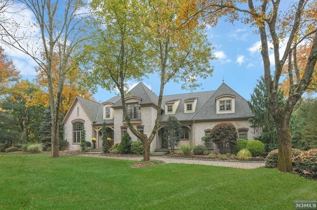 24 Jan River Dr, Upper Saddle River, NJ 07458