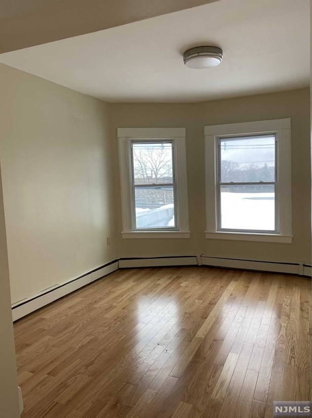 85 Midland Ave, Wallington, NJ 07057