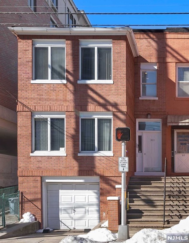 311 Gorge Rd, Cliffside Park, NJ 07010