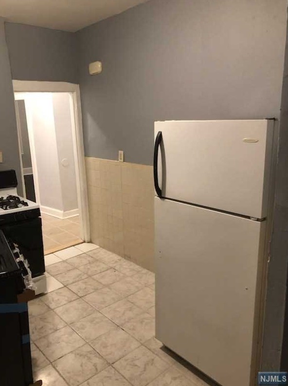 381 Leslie St, Newark, NJ 07112