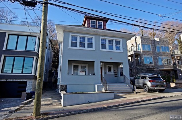 510 Undercliff Ave #3rd, Edgewater, NJ 07020