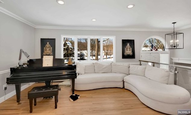 899 Manhattan Ave, Westwood, NJ 07676-4735